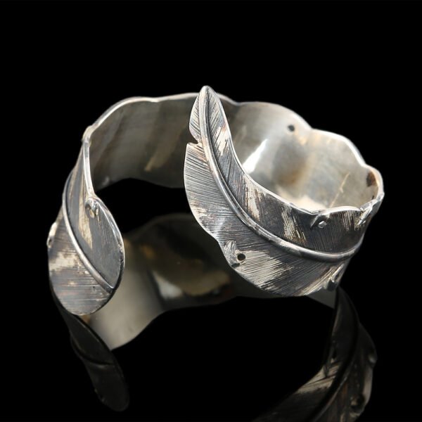 IJ4A5682 feather silver bangle two tone v1 feather silver bangle two tone